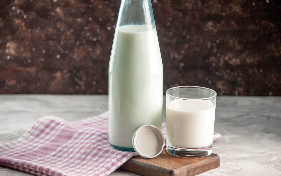 Proprietà del latte, i benefici di questo alimento così importante nella dieta